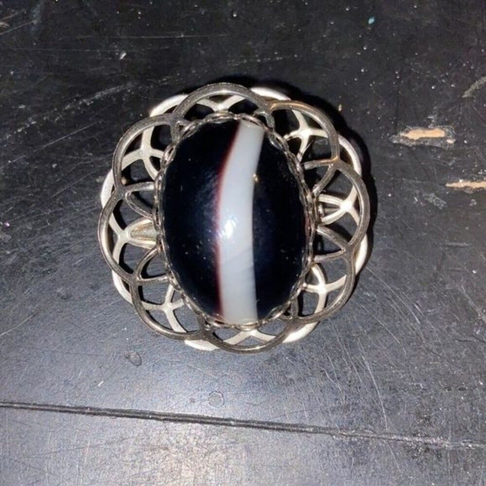 Round Silvertone Brooch Black Stone with White Stripe Vintage Style Pin Jewelry